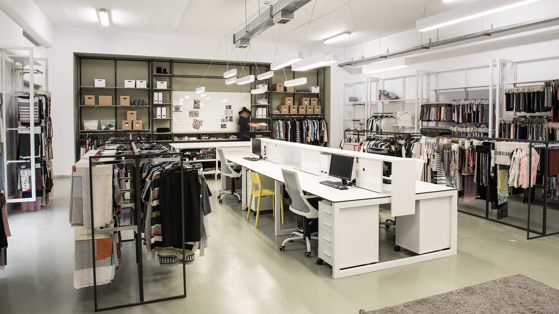 Επίπλωση showroom DMISS στη Θεσσαλονίκη
