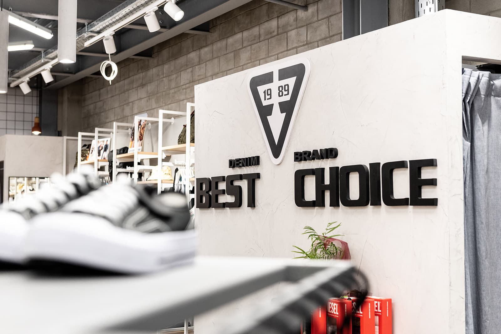 Bestchoice-MegaOutlet-Photo-16 Εξοπλισμός καταστήματος ένδυσης με σύστημα stability
