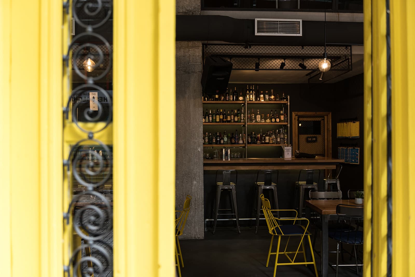 Gorilas-Cafe-Bar-Thessaloniki-Photo-03 Εξοπλισμός καφέ μπαρ στη Θεσσαλονίκη