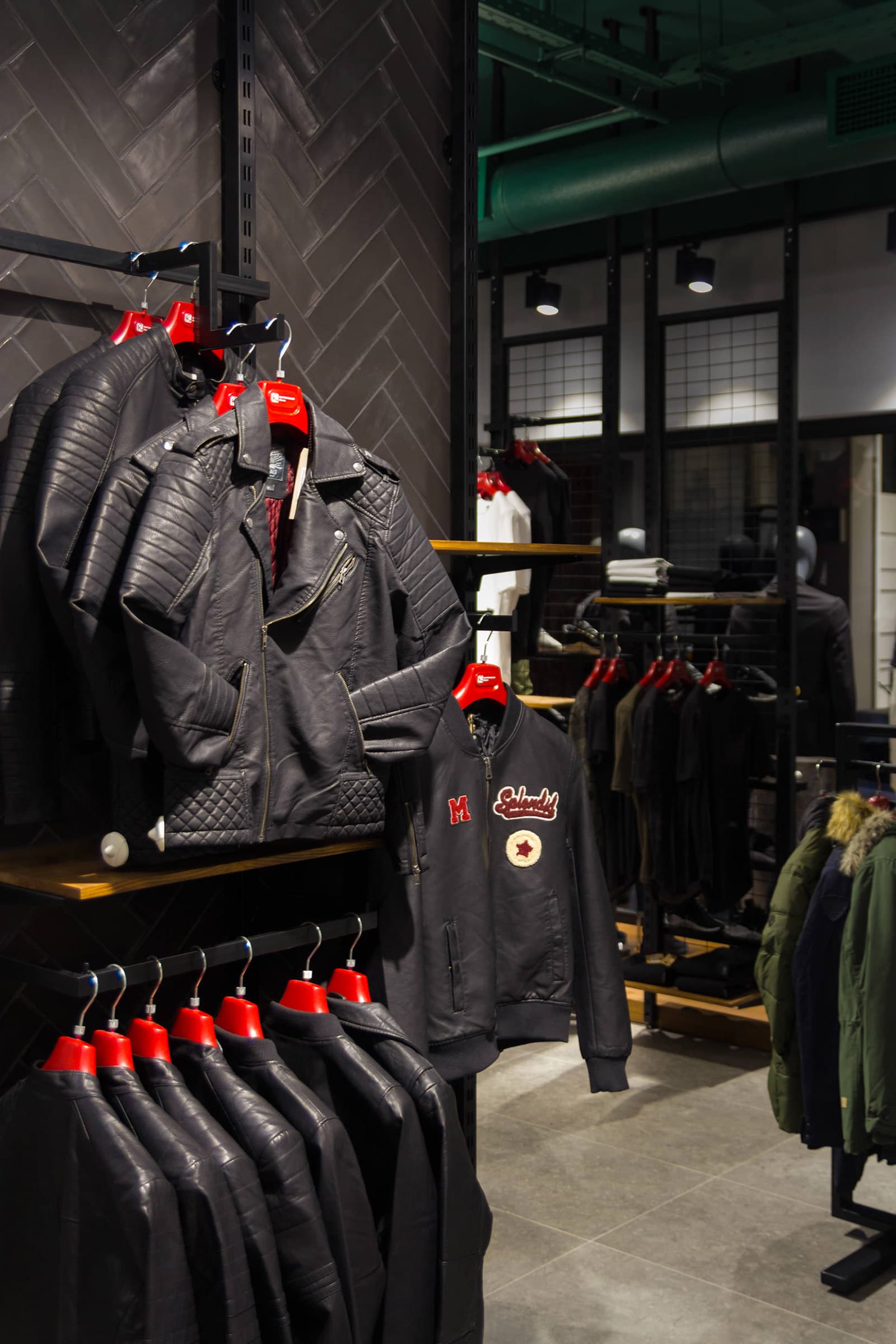 Raptopoulos-Stores-03 Διάτρητες κολόνες