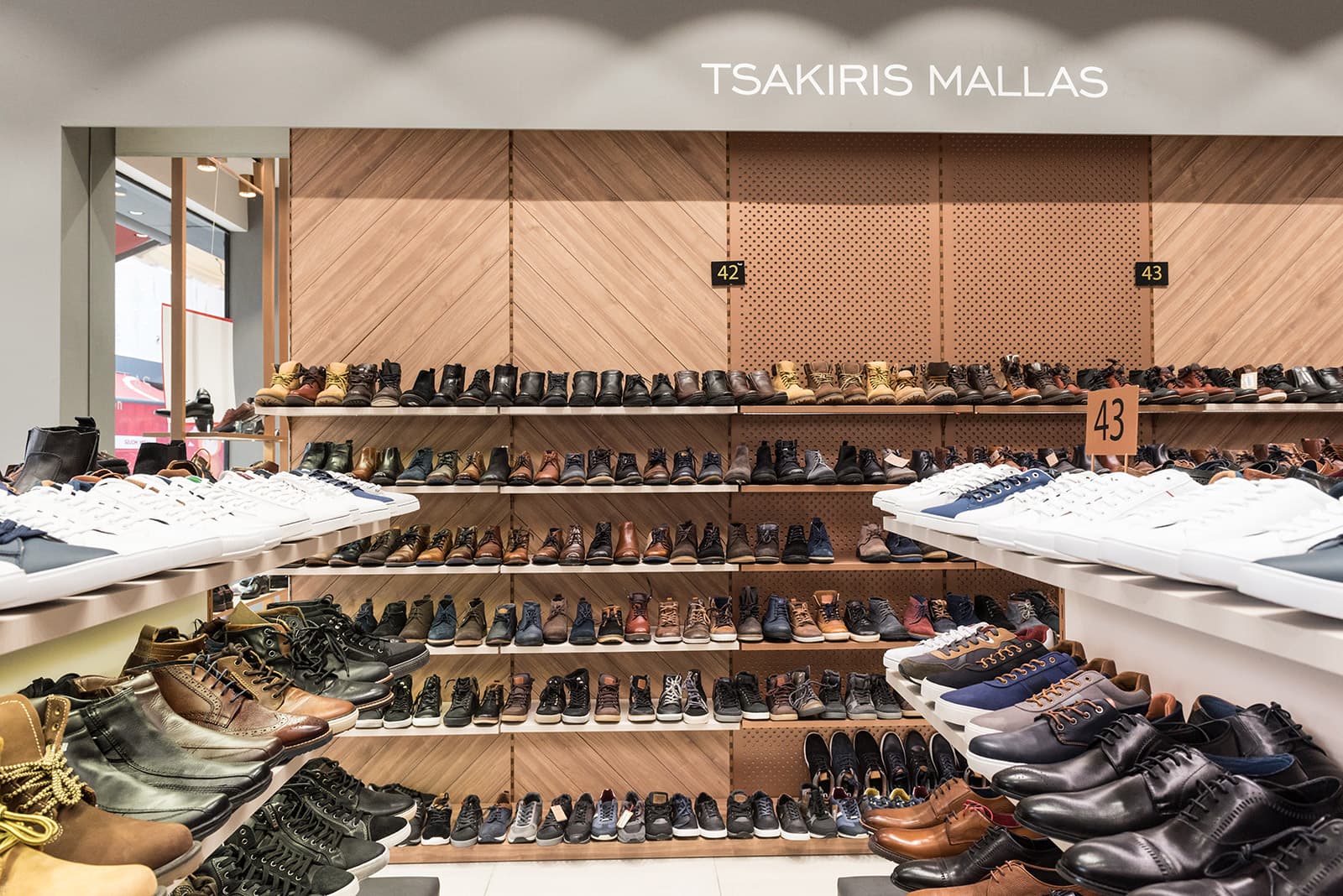 Tsakiris-Mallas-Larisa-Ypodysh-Photo-04 Γόνδολα καταστήματος με ρυθμιζόμενα ράφια