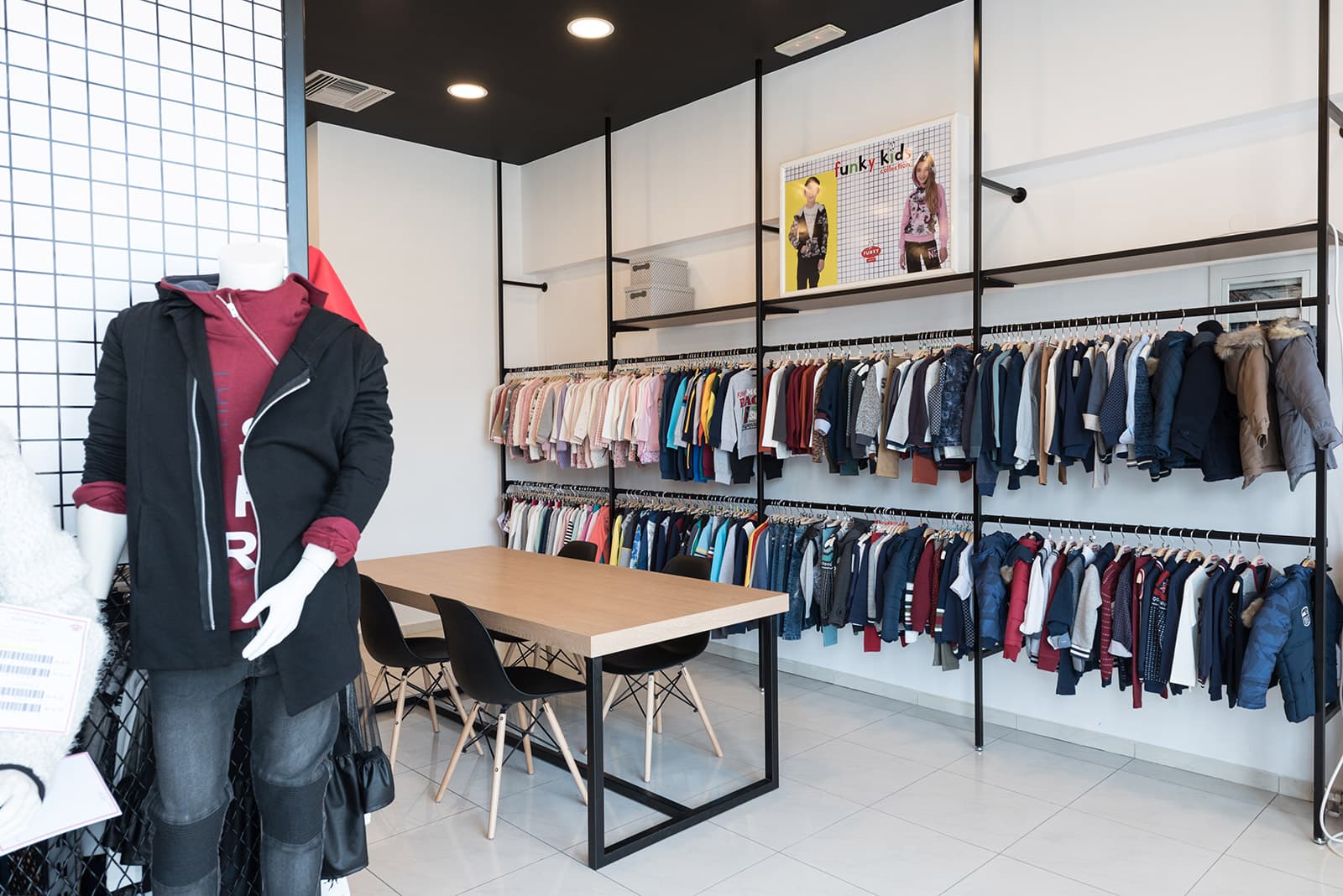 Tzilis-Paidiki-Endysh-Photo-01 Επίπλωση και εξοπλισμός showroom παιδικής ένδυσης