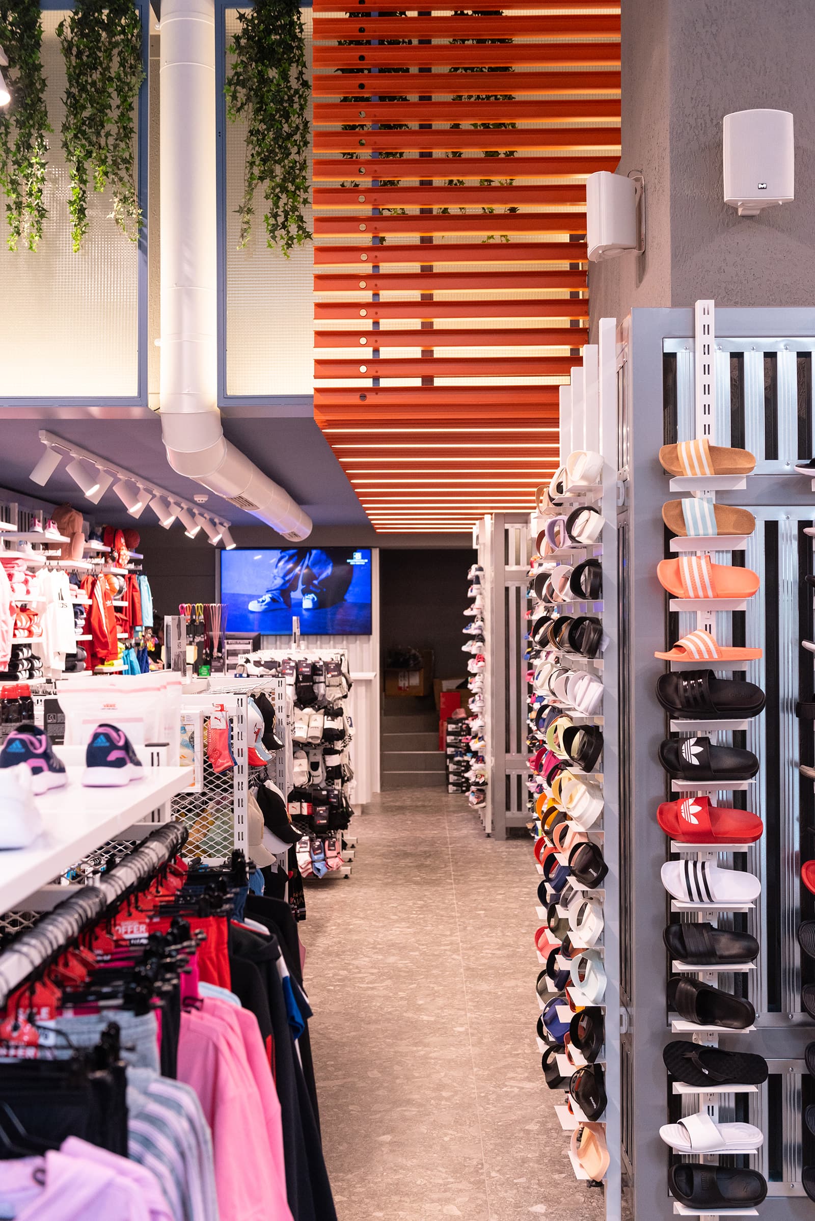 20230130_HallOfBrands_Ioannina-6 Εξοπλισμός καταστήματος, saintsoles στα Ιωάννινα