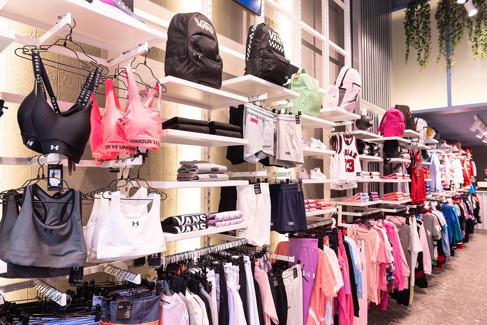 20230130_HallOfBrands_Ioannina-8 Εξοπλισμός καταστήματος, saintsoles στα Ιωάννινα