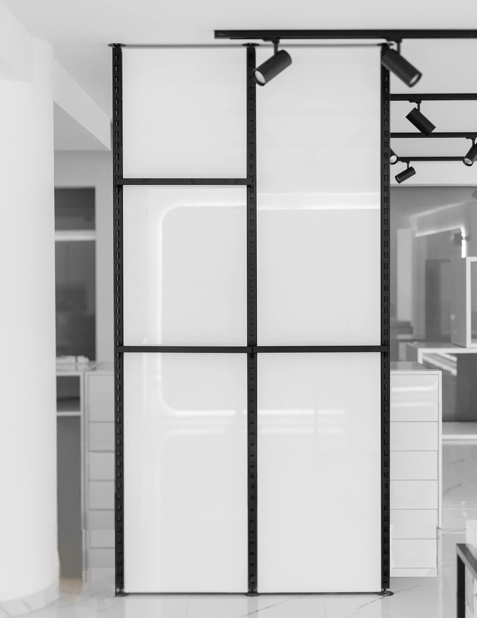 2023_Layers_15 Εξοπλισμός καταστήματος, saintsoles στα Ιωάννινα
