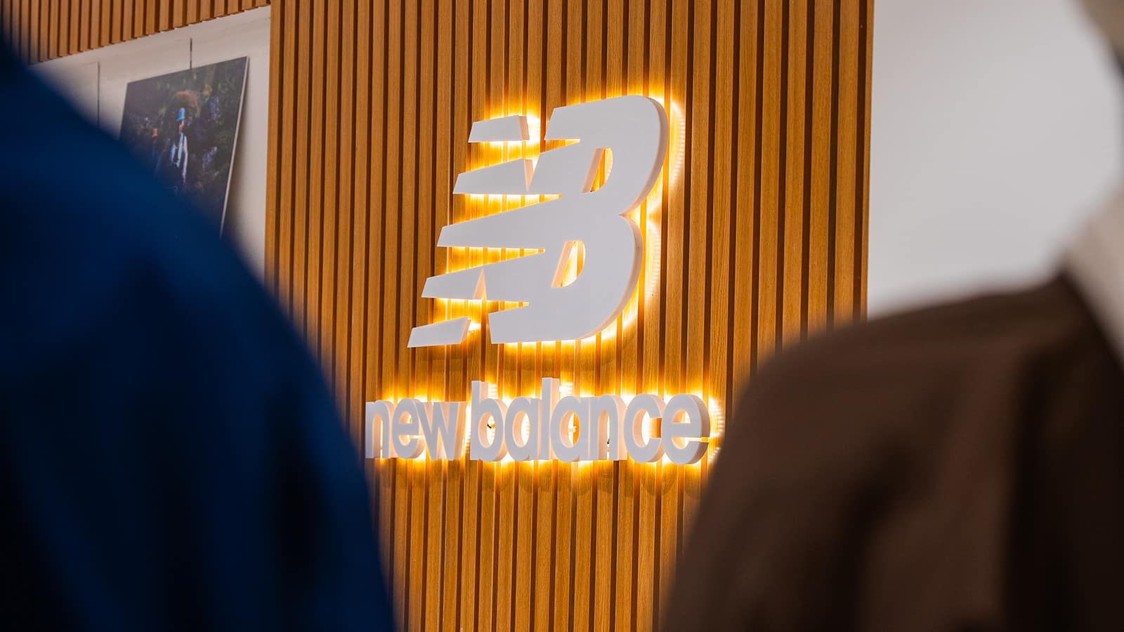 2025_NewBalance-Nicosia-Mall_25 Εξοπλισμός καταστήματος, saintsoles στα Ιωάννινα