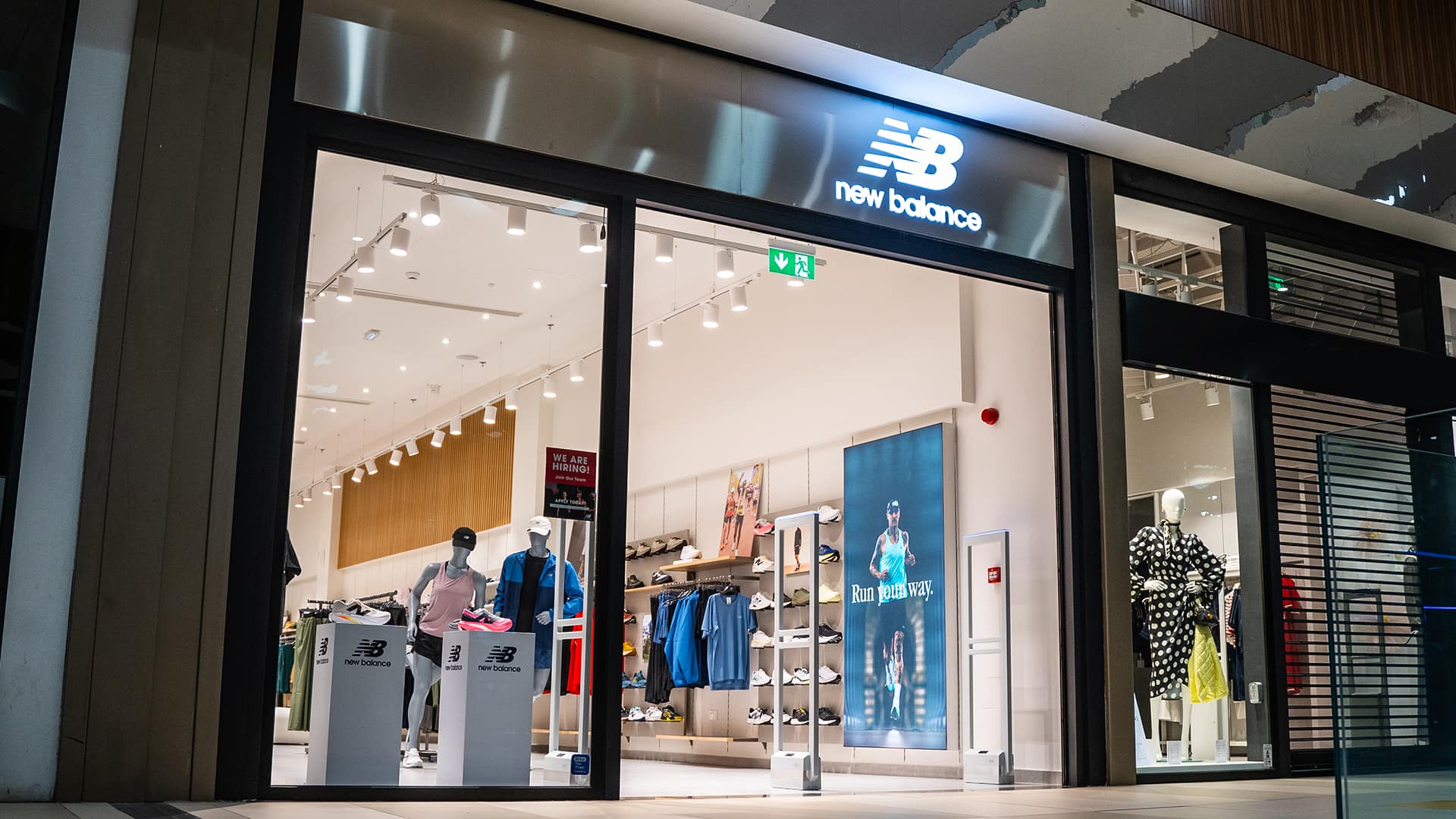 New Balance Nicosia Εξοπλισμός